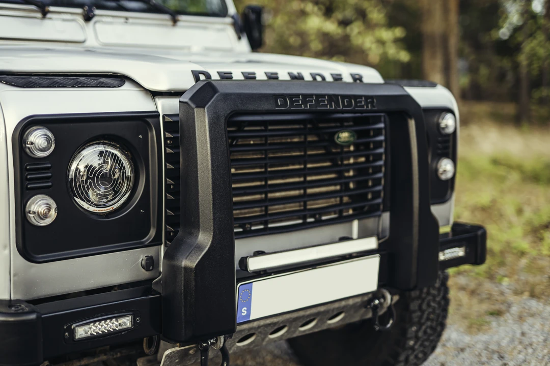 2004 Land Rover Defender 110 - Image 10 of 31