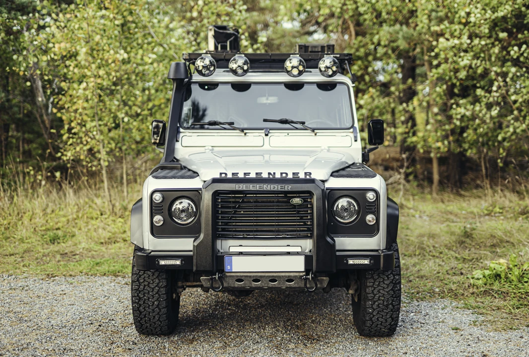2004 Land Rover Defender 110 - Image 2 of 31