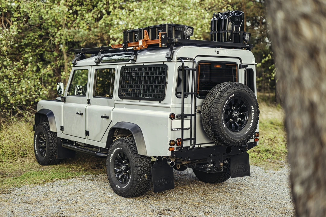 2004 Land Rover Defender 110 - Image 5 of 31