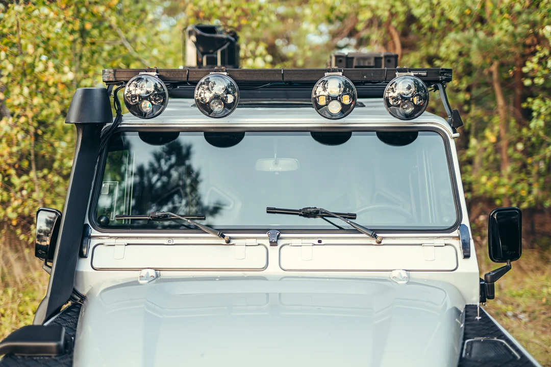 2004 Land Rover Defender 110 - Image 17 of 31