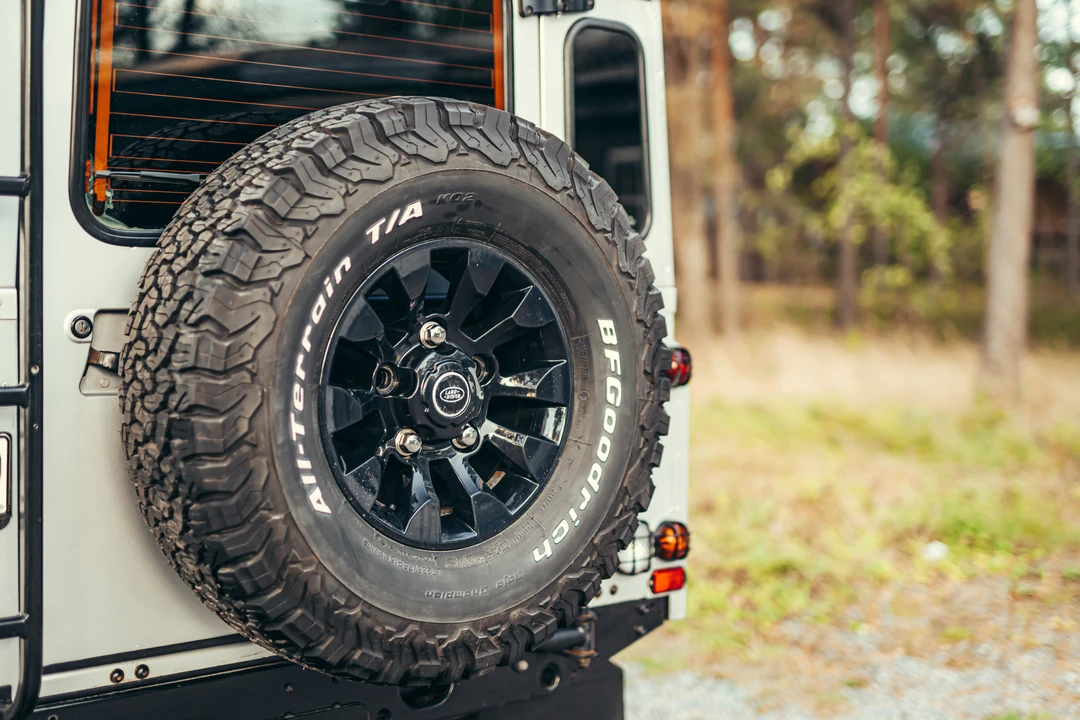 2004 Land Rover Defender 110 - Image 24 of 31