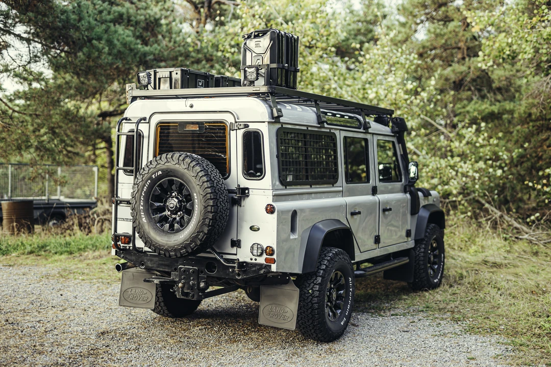2004 Land Rover Defender 110 - Image 7 of 31