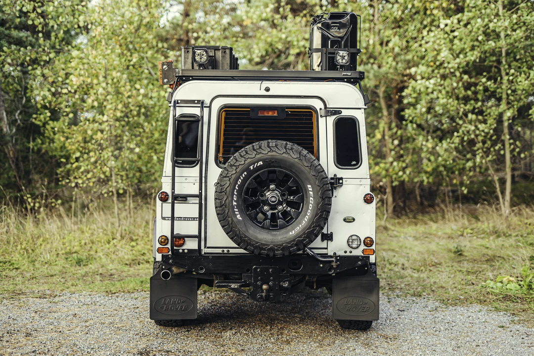 2004 Land Rover Defender 110 - Image 6 of 31