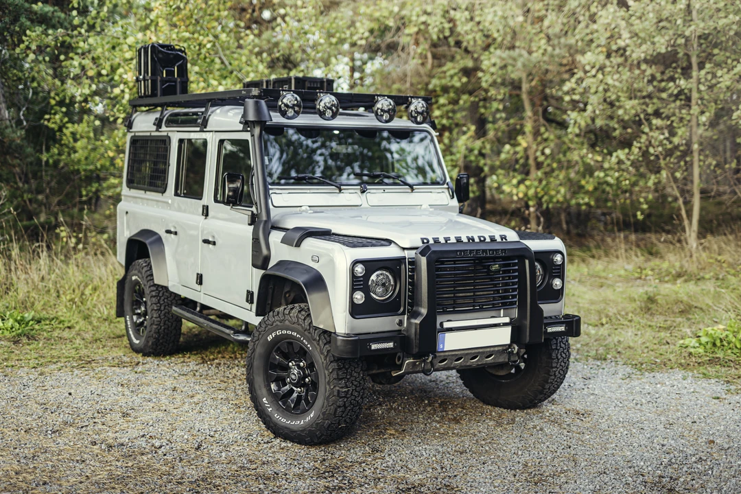 2004 Land Rover Defender 110 - Image 8 of 31