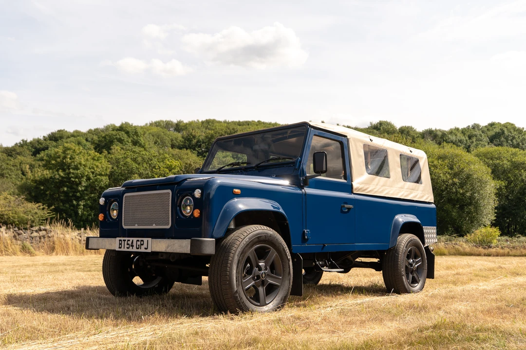 2004 Land Rover Defender 110 - Image 19 of 31