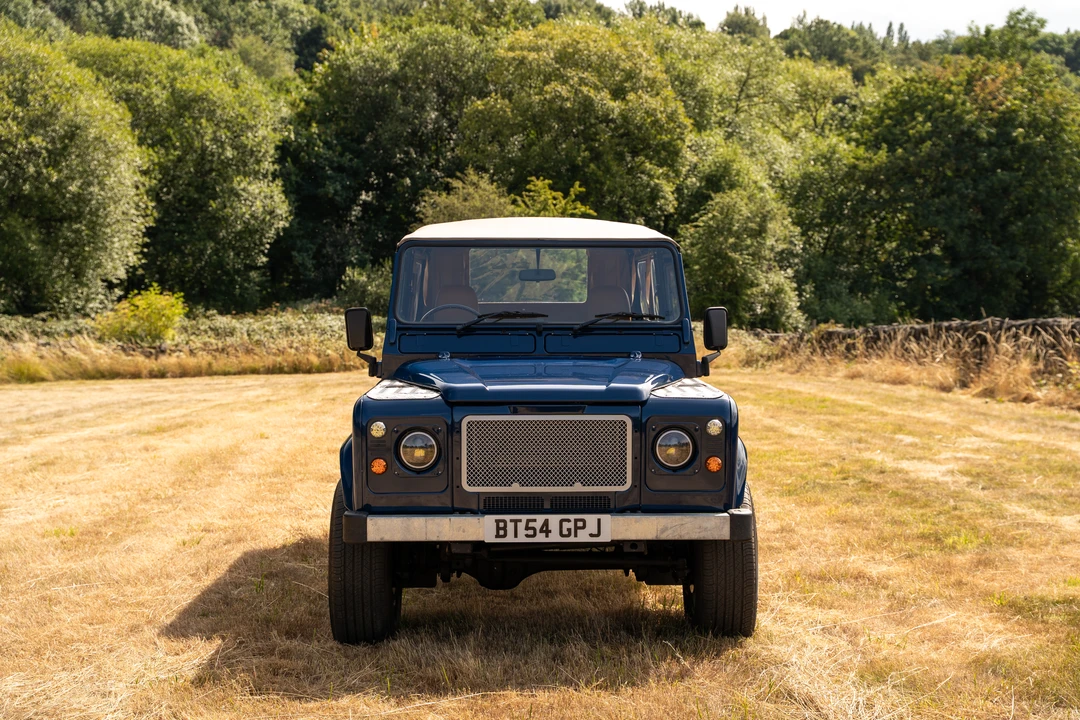 2004 Land Rover Defender 110 - Image 10 of 31
