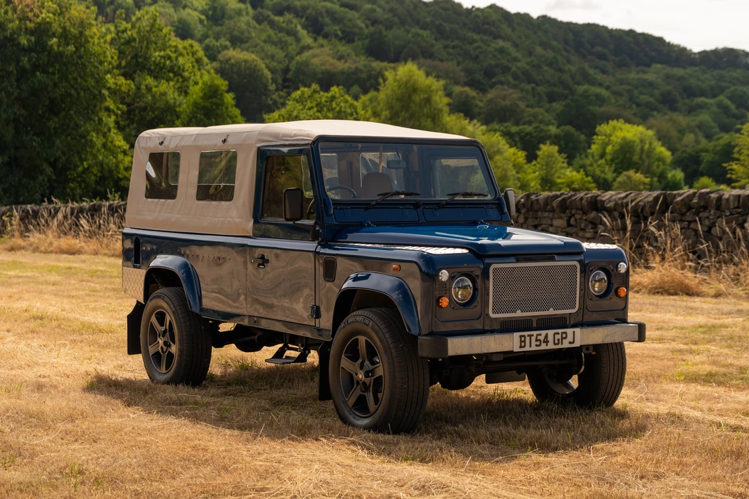 2004 Land Rover Defender 110 - Image 17 of 31