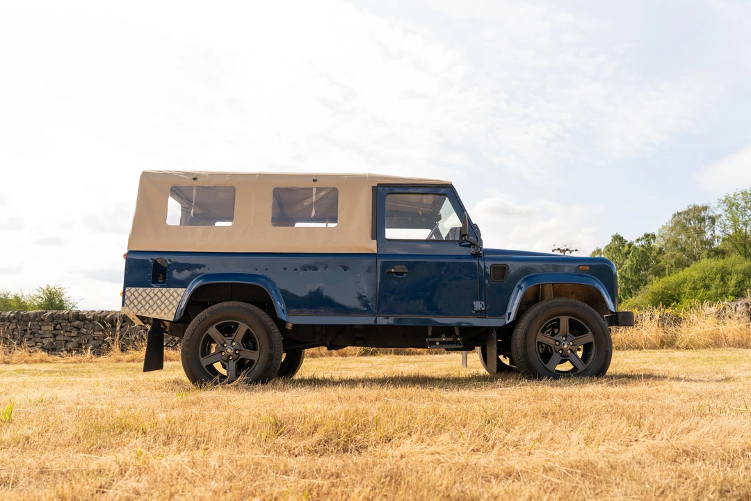 2004 Land Rover Defender 110 - Image 24 of 31