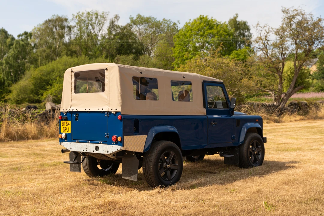 2004 Land Rover Defender 110 - Image 15 of 31