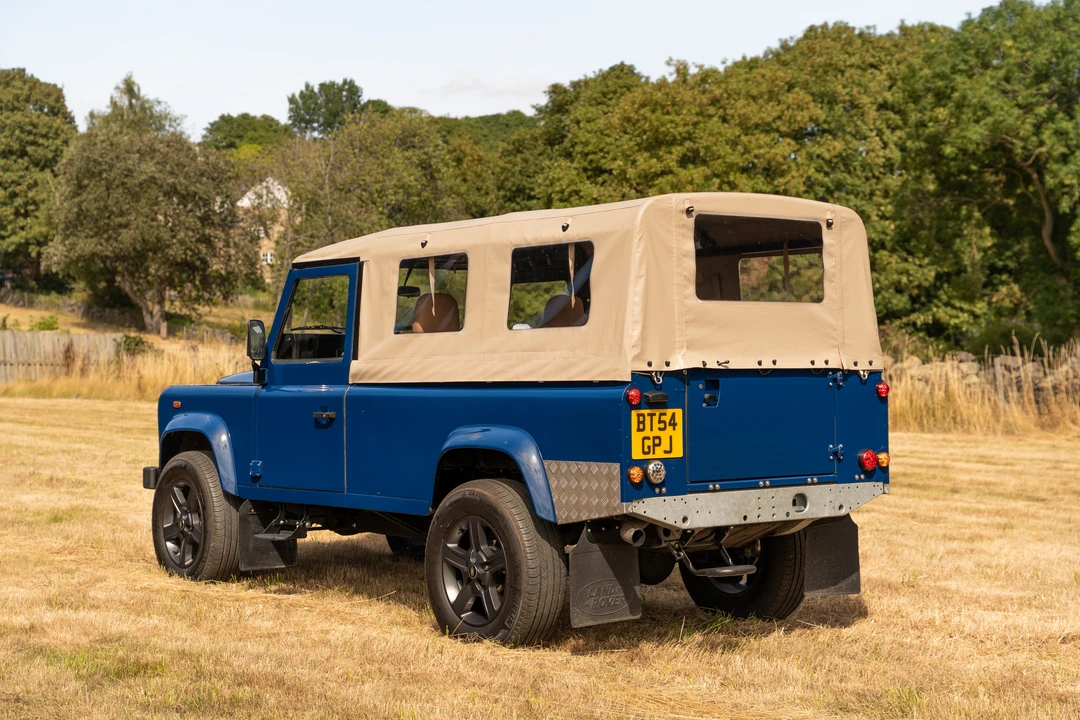2004 Land Rover Defender 110 - Image 13 of 31