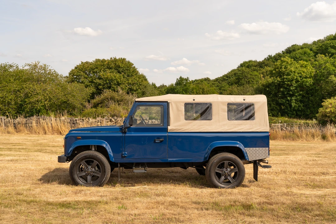 2004 Land Rover Defender 110 - Image 12 of 31