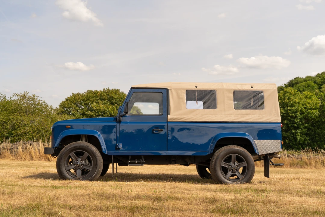 2004 Land Rover Defender 110 - Image 20 of 31