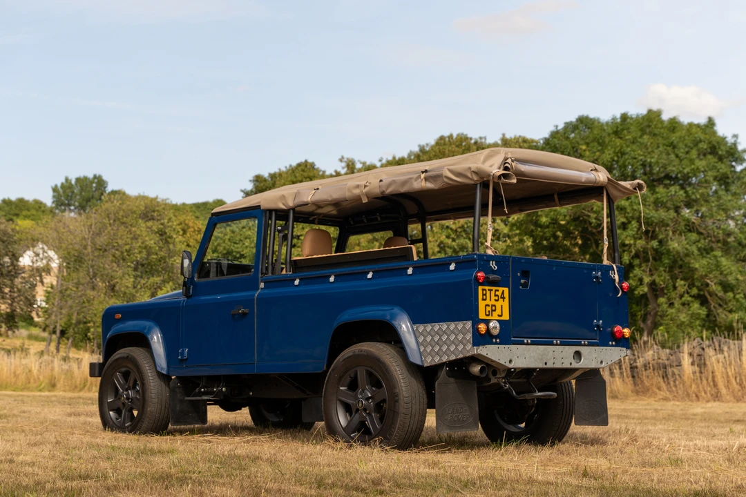 2004 Land Rover Defender 110 - Image 5 of 31