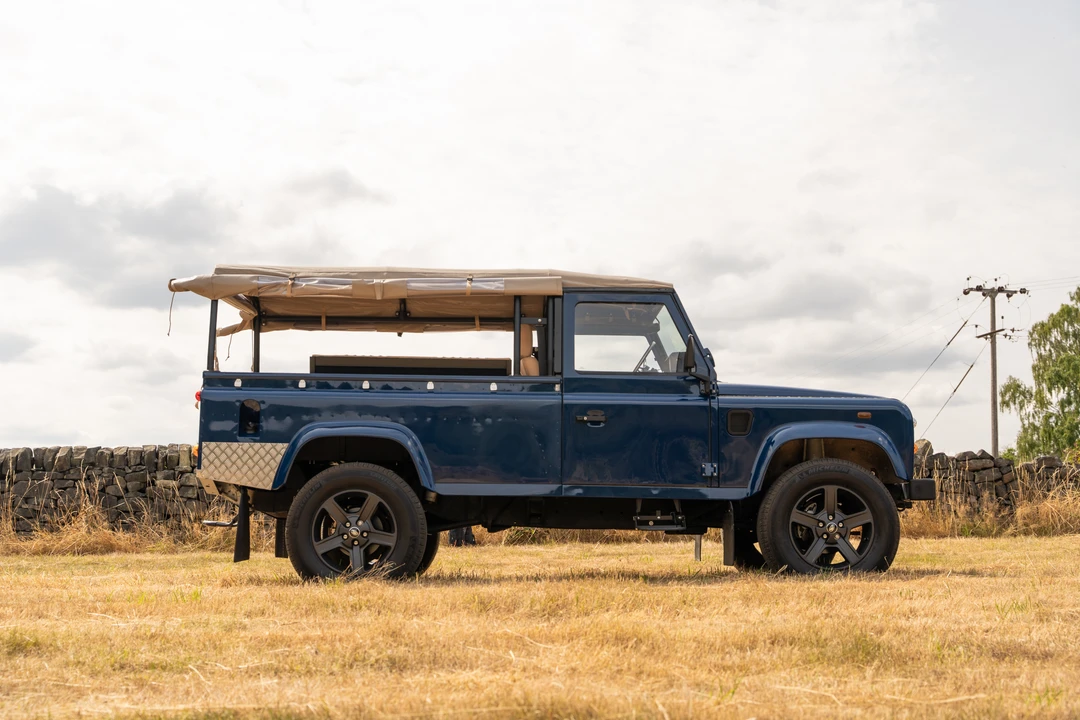 2004 Land Rover Defender 110 - Image 8 of 31