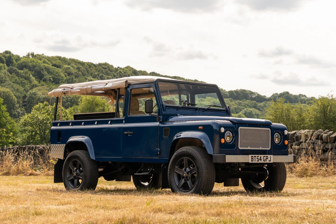 2004 Land Rover Defender 110 - Image 9 of 31