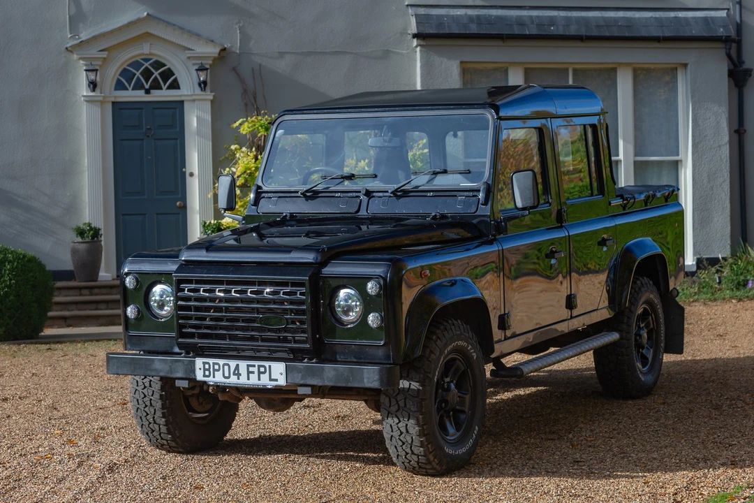 2004 Land Rover Defender 110 - Image 9 of 30