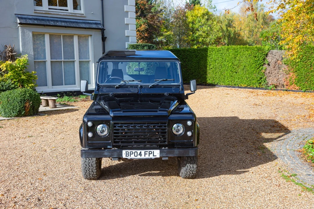 2004 Land Rover Defender 110 - Image 18 of 30