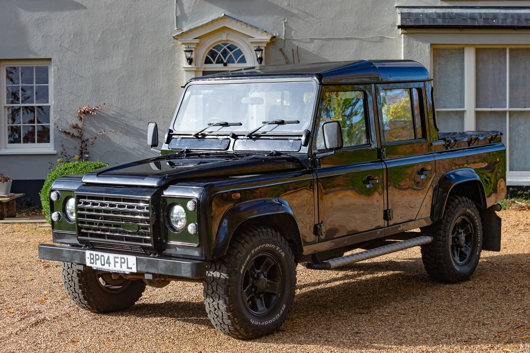 2004 Land Rover Defender 110 - Image 5 of 30