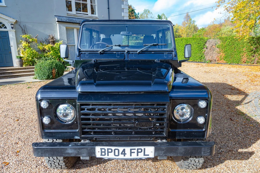 2004 Land Rover Defender 110 - Image 11 of 30