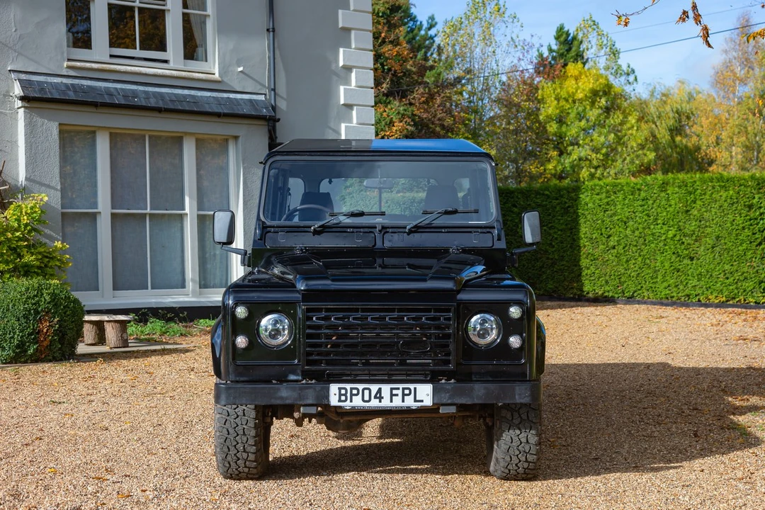 2004 Land Rover Defender 110 - Image 8 of 30