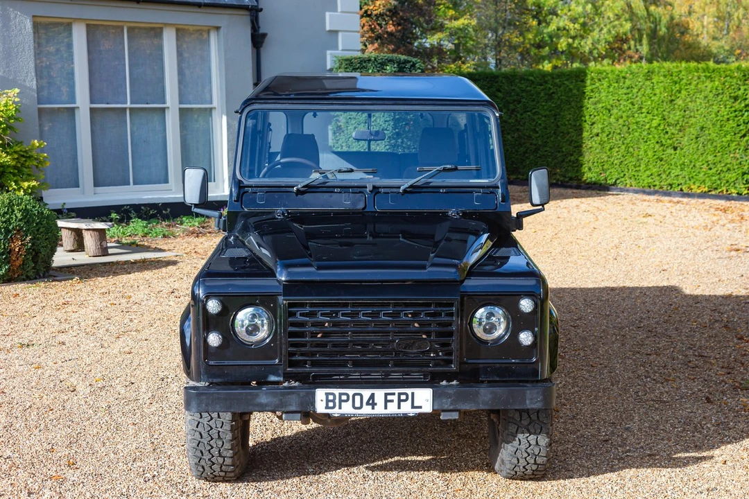 2004 Land Rover Defender 110 - Image 19 of 30