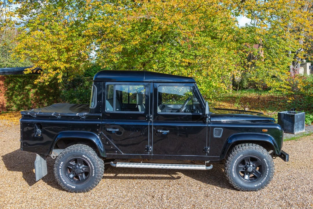 2004 Land Rover Defender 110 - Image 13 of 30