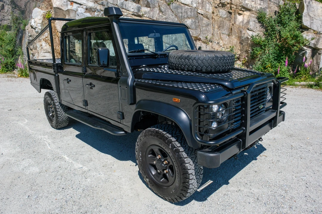 2004 Land Rover Defender 130 - Image 17 of 31
