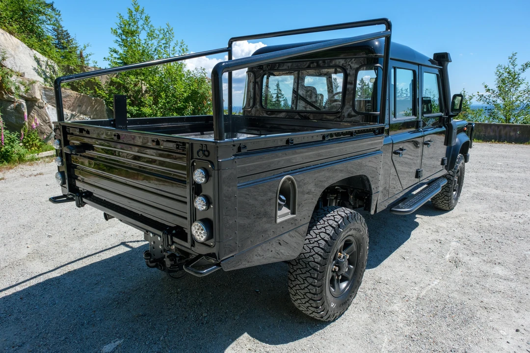2004 Land Rover Defender 130 - Image 14 of 31
