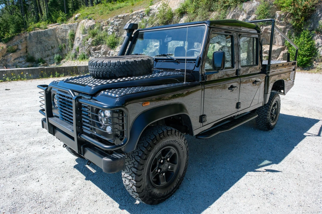 2004 Land Rover Defender 130 - Image 8 of 31