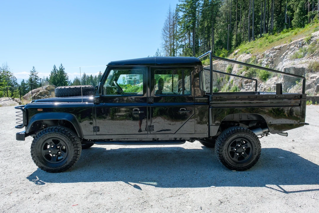 2004 Land Rover Defender 130 - Image 9 of 31