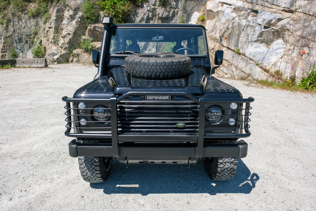 2004 Land Rover Defender 130 - Image 6 of 31