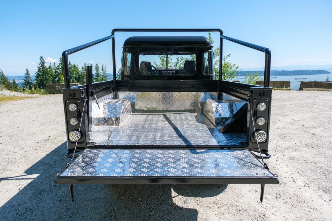 2004 Land Rover Defender 130 - Image 13 of 31