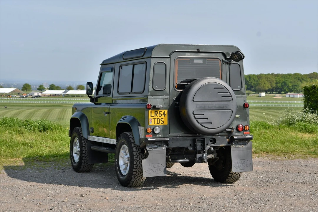 2004 Land Rover Defender 90 - Image 11 of 30