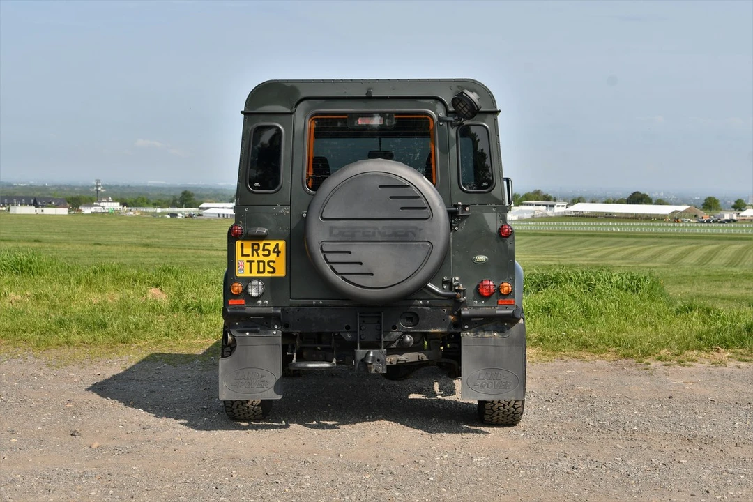2004 Land Rover Defender 90 - Image 9 of 30
