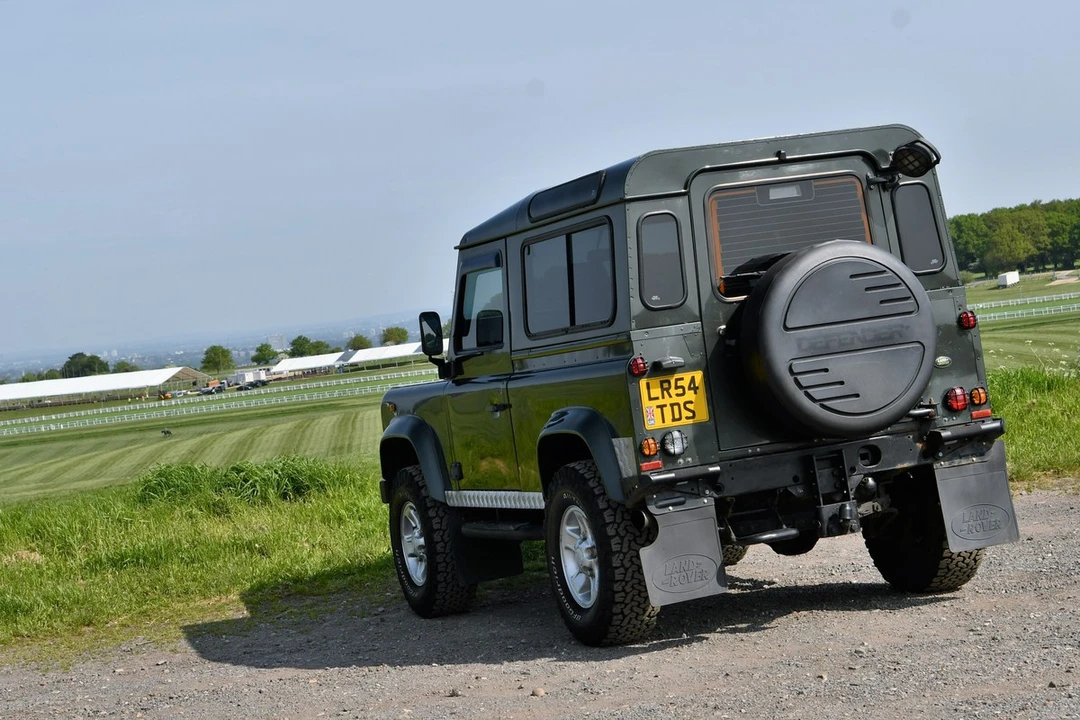 2004 Land Rover Defender 90 - Image 10 of 30