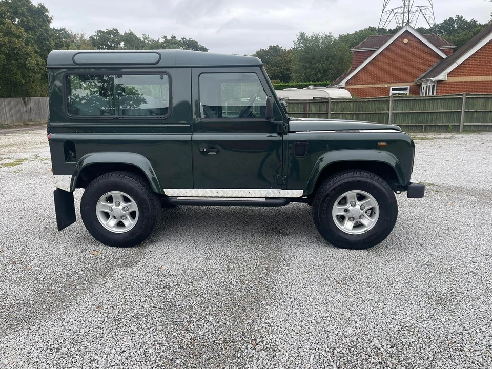 2004 Land Rover Defender 90 - Image 2 of 7