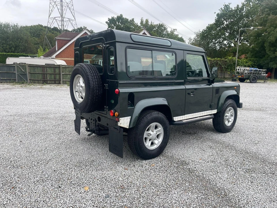 2004 Land Rover Defender 90 - Image 3 of 7