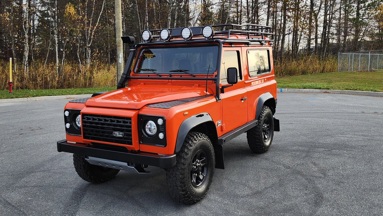 2004 Land Rover Defender 90 - Image 10 of 31