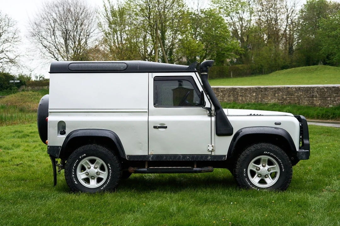 2004 Land Rover Defender 90 - Image 3 of 30