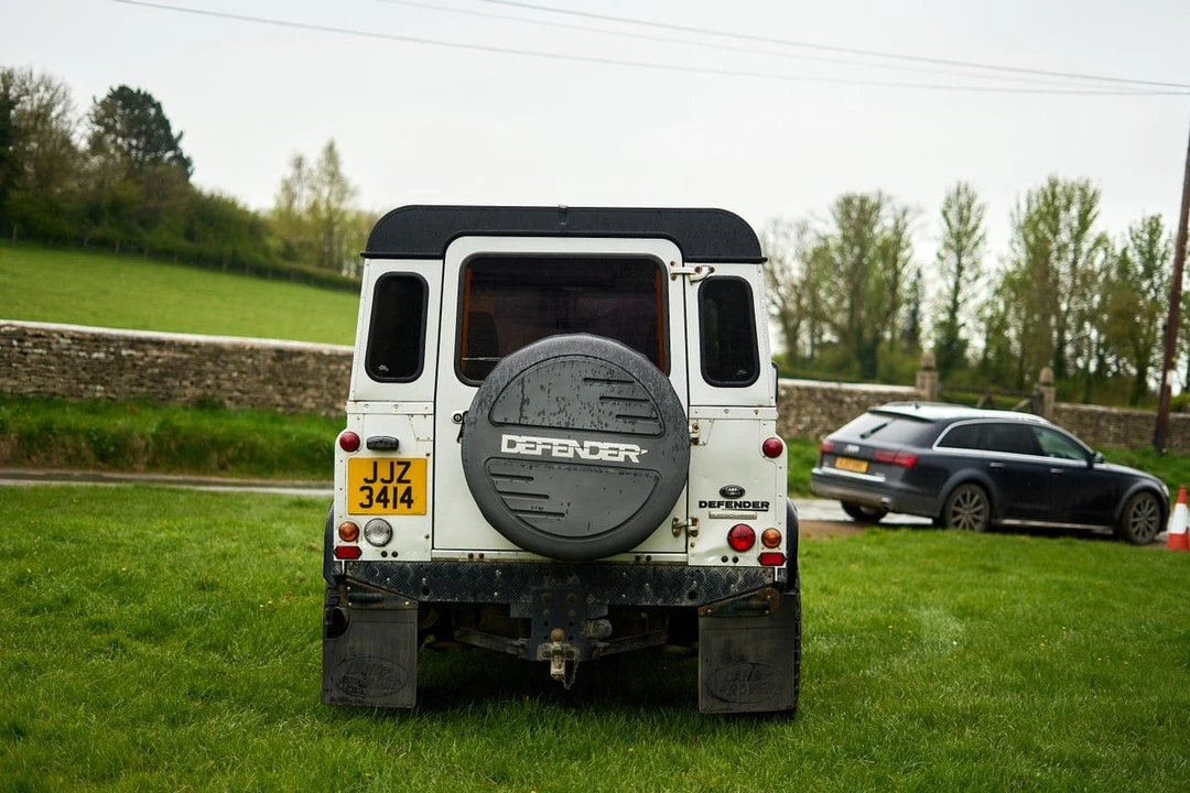 2004 Land Rover Defender 90 - Image 5 of 30