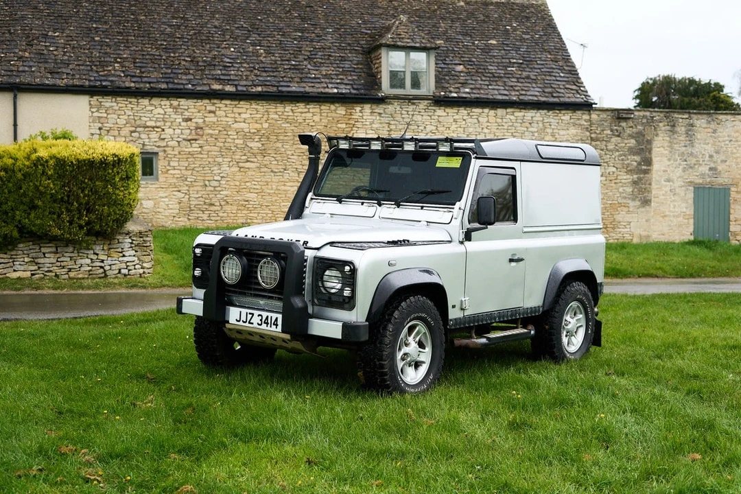 2004 Land Rover Defender 90 - Image 10 of 30