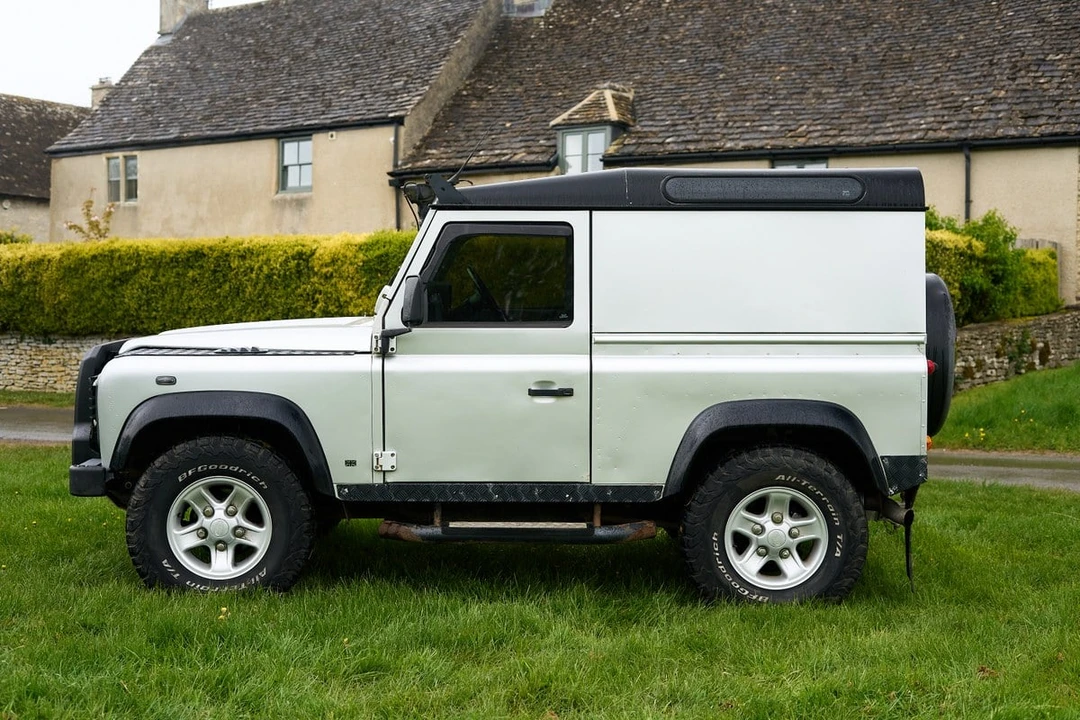 2004 Land Rover Defender 90 - Image 8 of 30