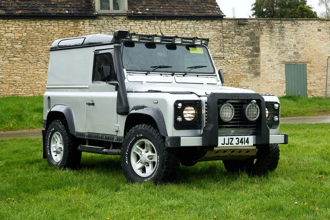 2004 Land Rover Defender 90 - Image 2 of 30