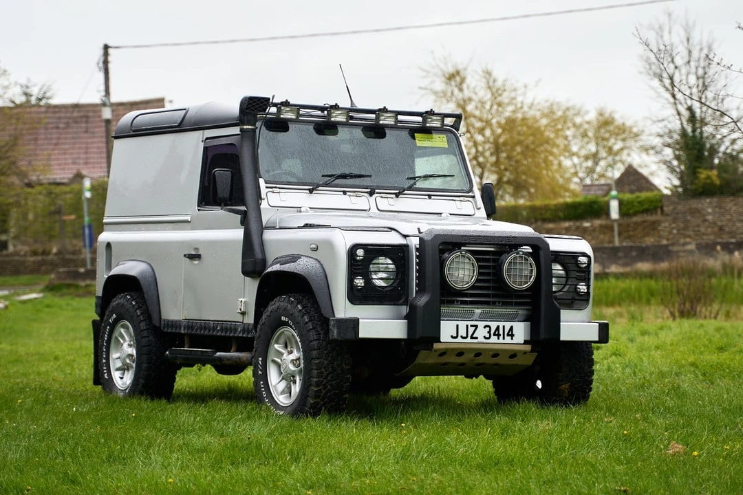 2004 Land Rover Defender 90 - Image 14 of 30