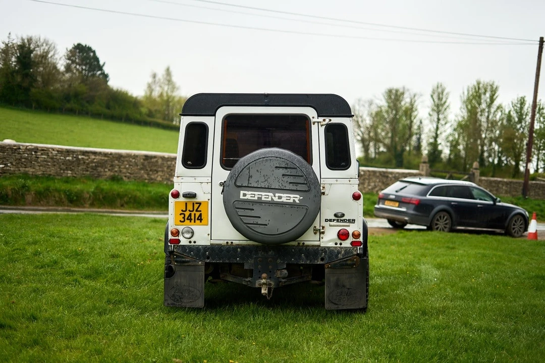 2004 Land Rover Defender 90 - Image 6 of 30