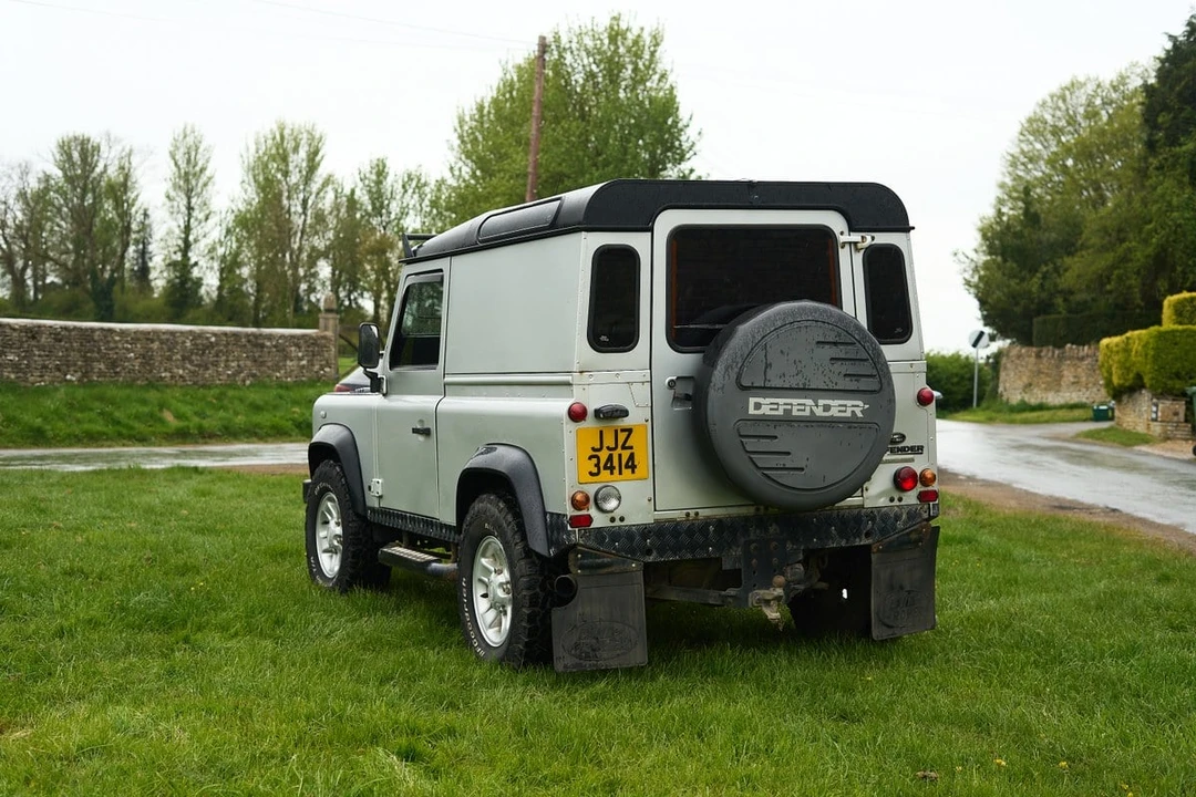 2004 Land Rover Defender 90 - Image 7 of 30
