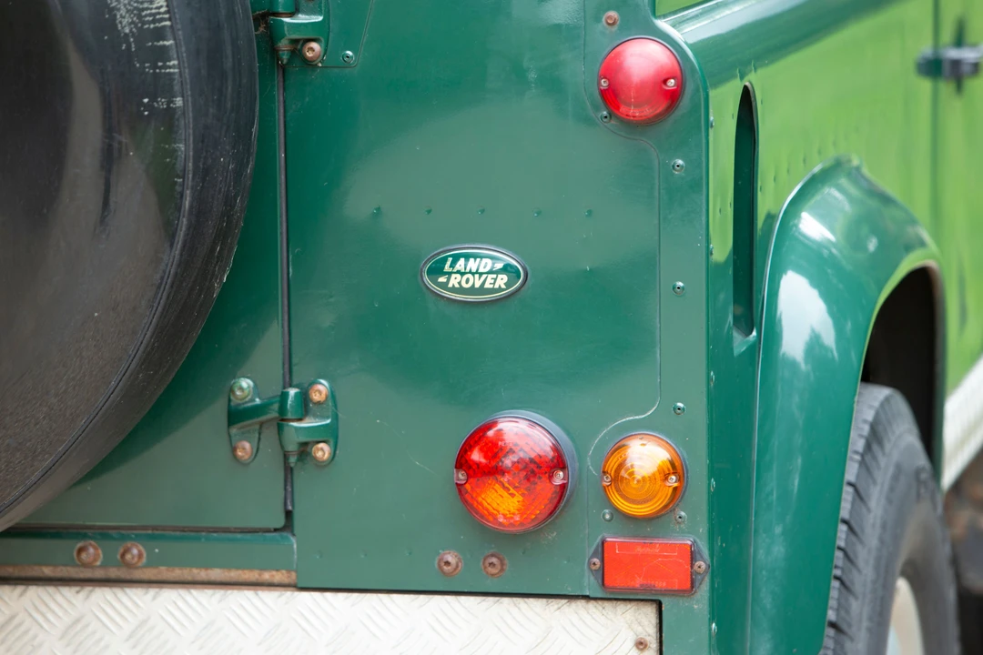 2004 Land Rover Defender 90 - Image 10 of 17