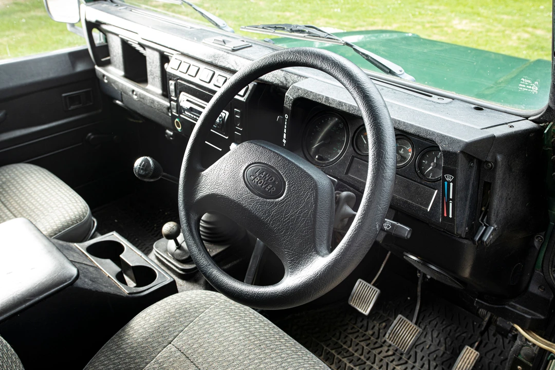 2004 Land Rover Defender 90 - Image 16 of 17