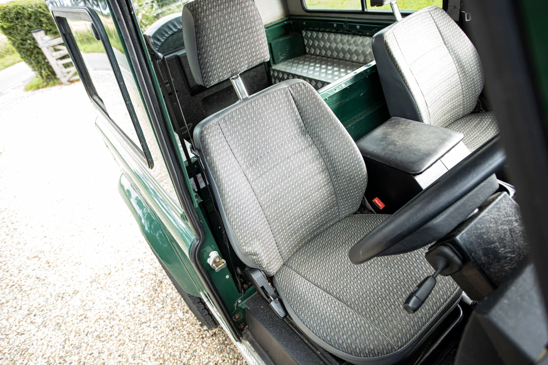2004 Land Rover Defender 90 - Image 14 of 17