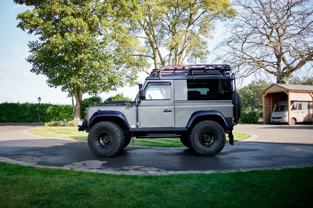 2004 Land Rover Defender 90 - Image 10 of 31